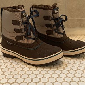 Skechers women 8.5 snow boots NEW